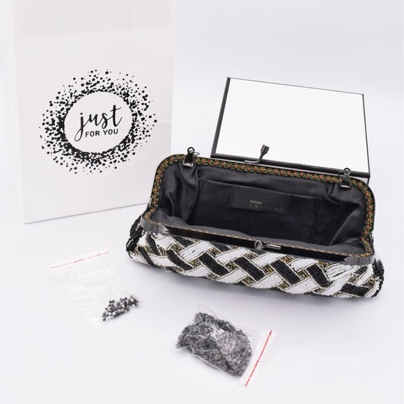 BLACK, WHITE & TRI-GOLD BEADED EVENING BAG - Picture 3 of 7